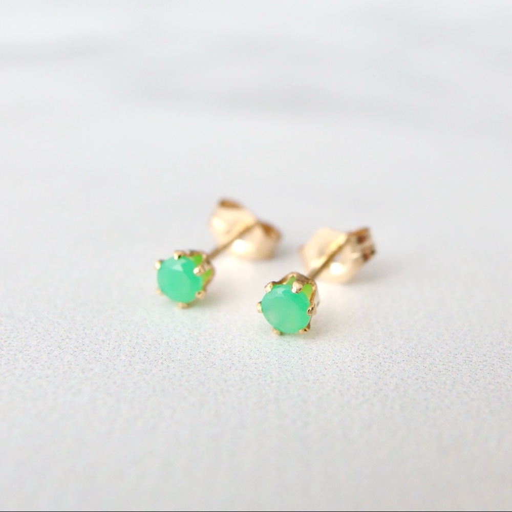 3mm green chrysoprase stud earrings 14k